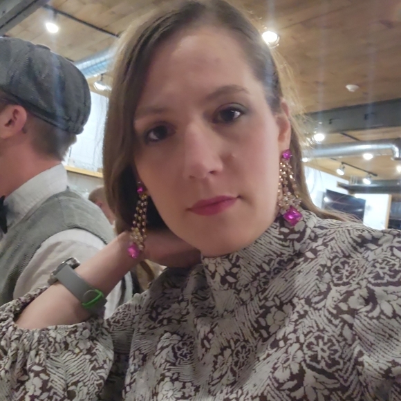 Meet your Posher, Julie - Picture 3 of 3